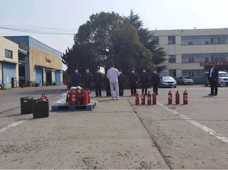 獵鷹保安公司積極組織，開展消防實(shí)戰(zhàn)演練，防患于未“燃”