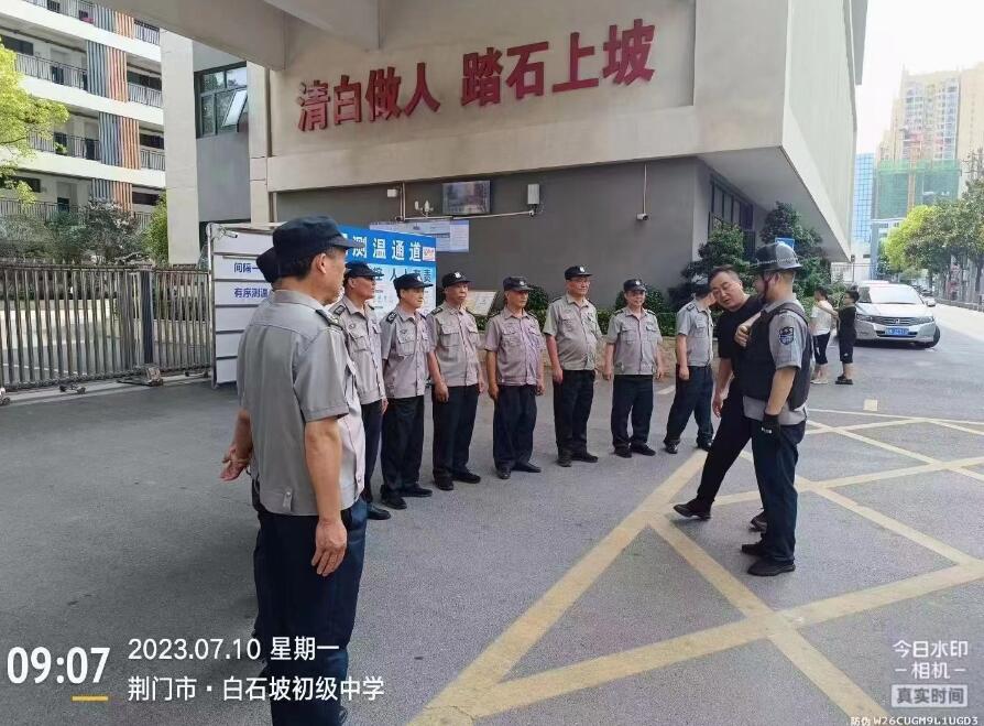 獵鷹防暴演練進(jìn)校園，筑起安全線