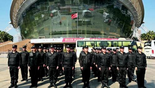 2023襄陽(yáng)馬拉松在我市諸葛亮廣場(chǎng)激情開(kāi)跑啦！