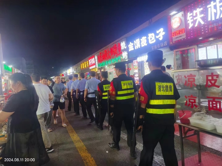 面對(duì)不同的工作環(huán)境和需求，保安工作人員該如何應(yīng)對(duì)？