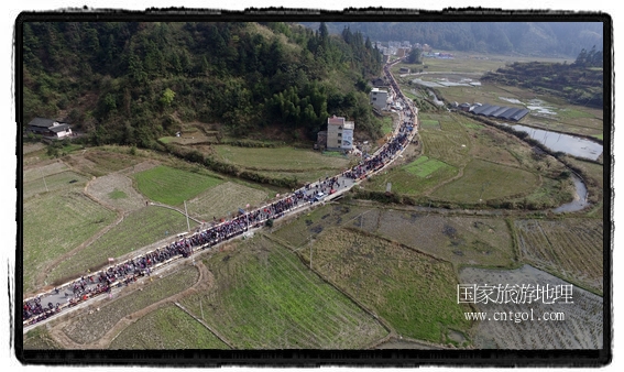 1700桌合攏宴，總長3.7公里，10380人同桌就餐，創(chuàng)歷史之最